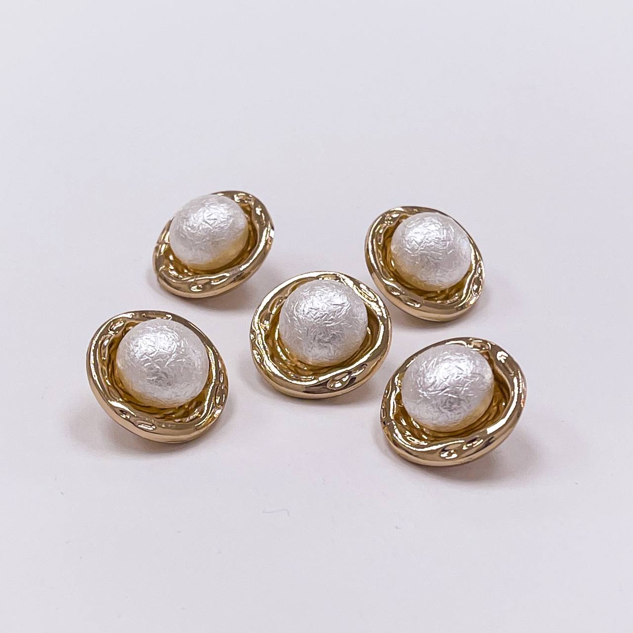 Набор декоративных золотых пуговиц. Звучит как сокровище