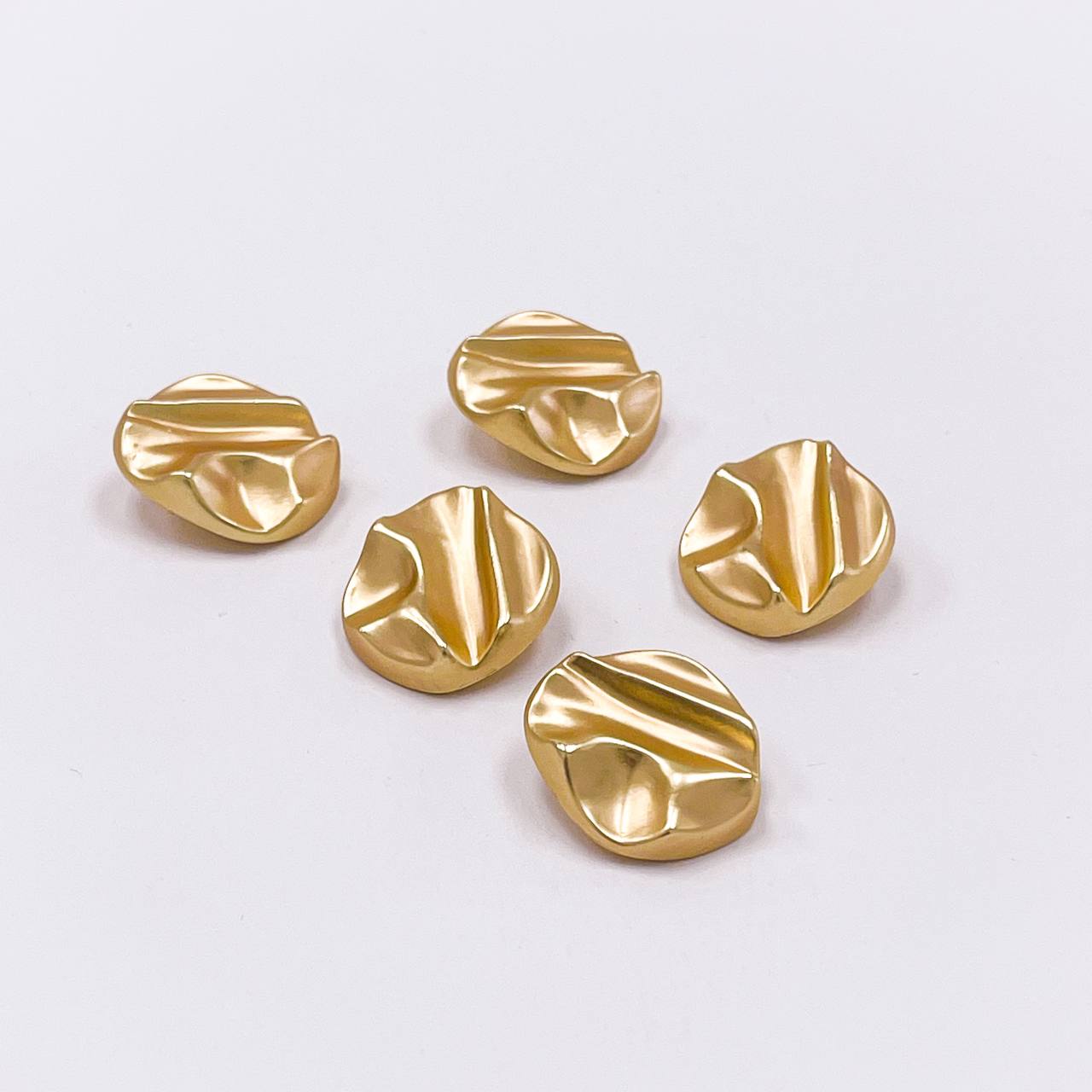 Набор декоративных золотых пуговиц. Звучит как самородок