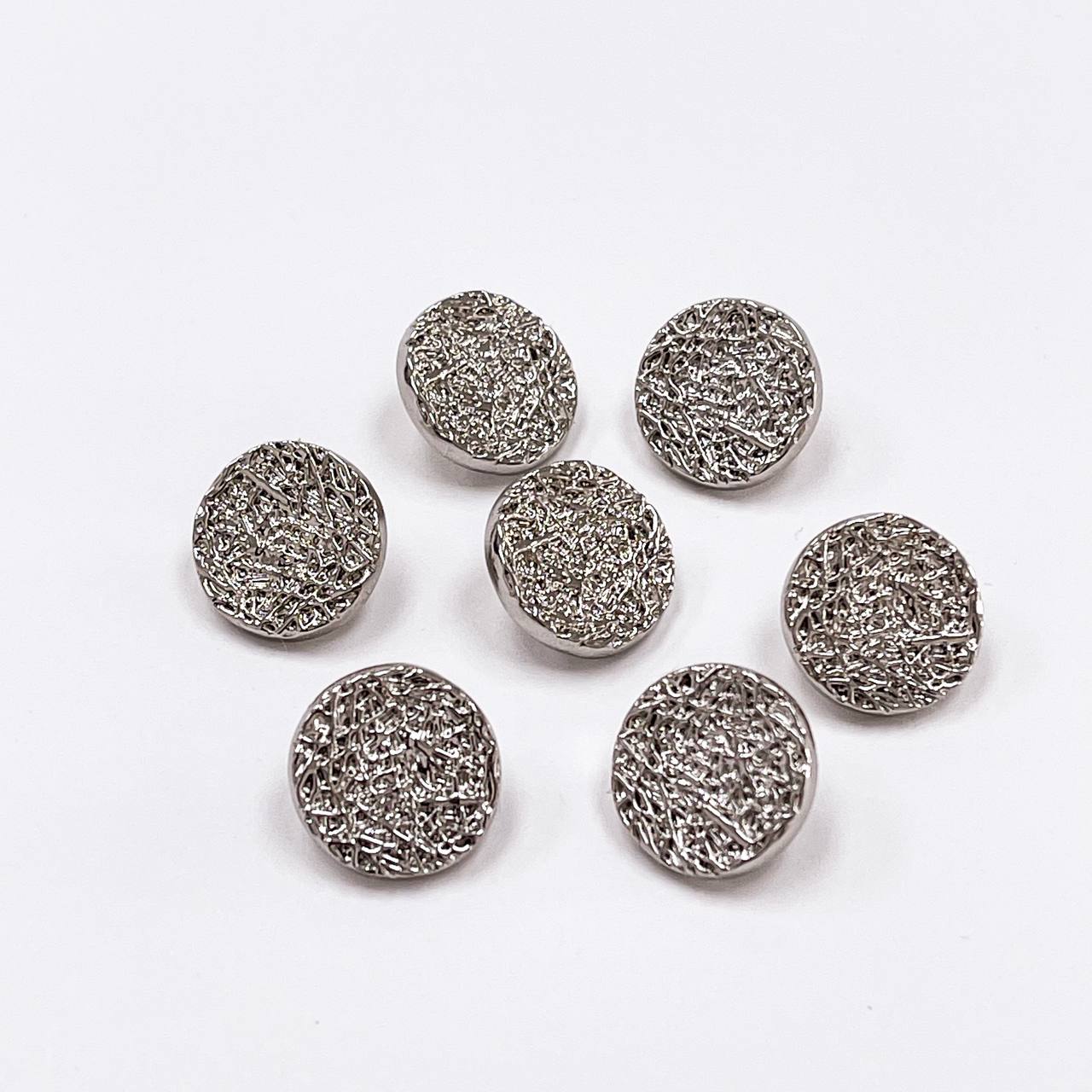 Набор декоративных серебряных пуговиц. Звучит как секрет