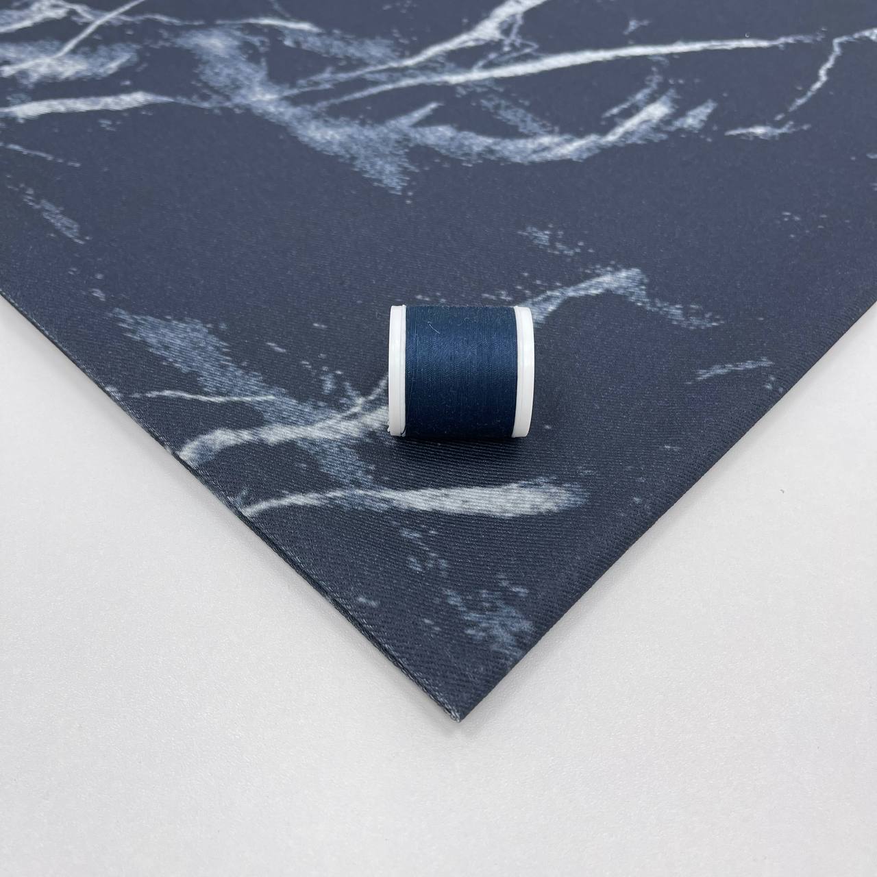 Выбеленный габардин. Прибрежная скала