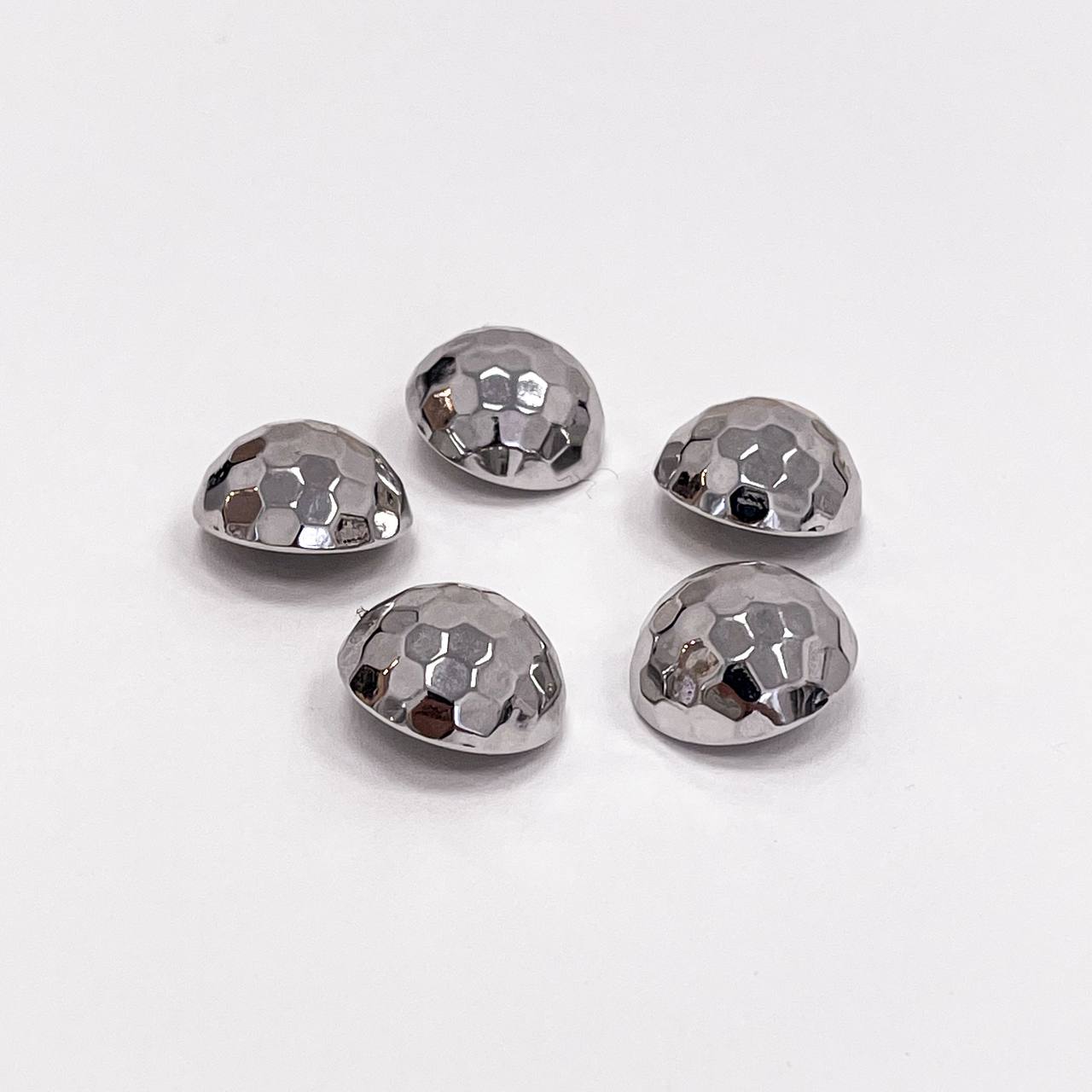 Набор декоративных серебряных пуговиц. Звучит как дискотека