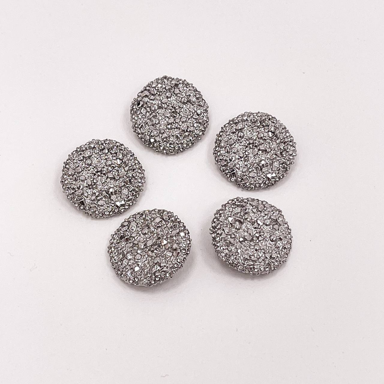 Набор декоративных серебряных пуговиц. Звучит как глиттер