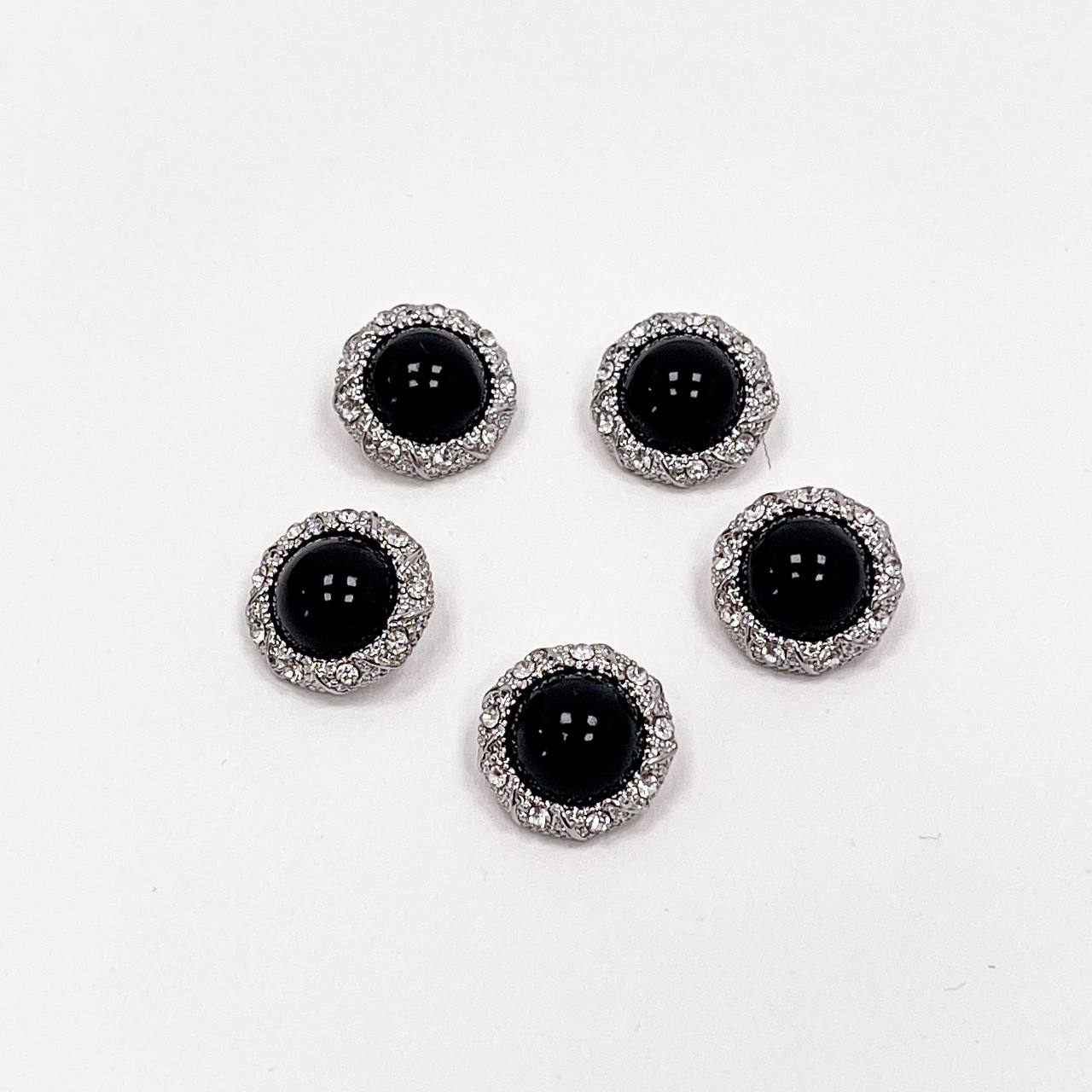 Набор декоративных серебряных пуговиц. Звучит как уголек
