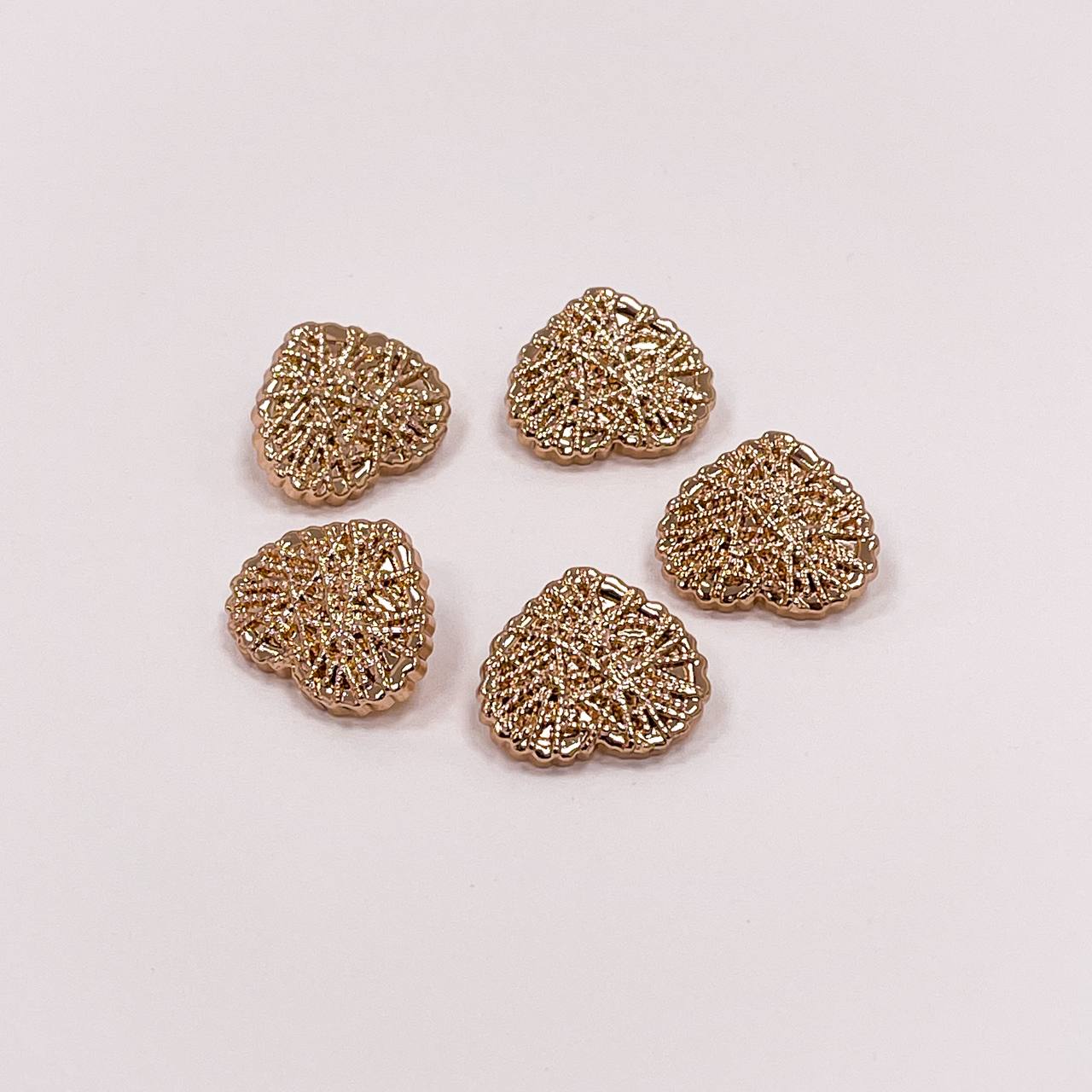 Набор декоративных золотых пуговиц. Звучит как вера