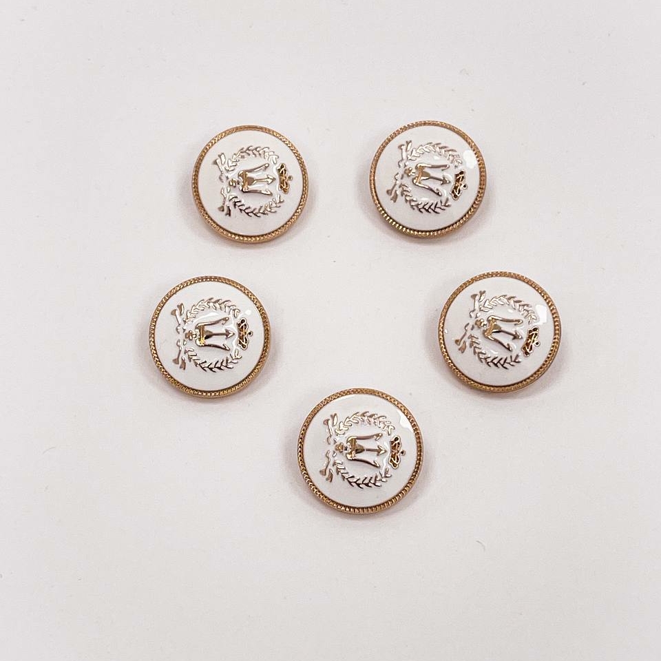 Набор декоративных золотых пуговиц. Звучит как Лига