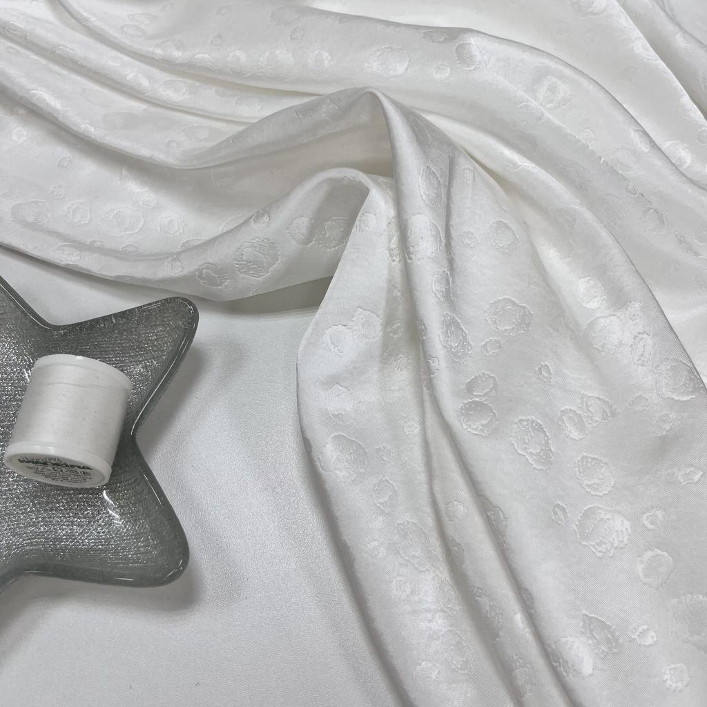 Жаккардовый ацетатный шелк. Застывшая роса