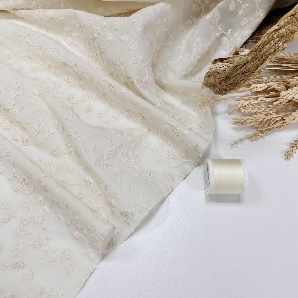 Плательный хлопок с обьемной вышивкой. Цветочная иллюзия