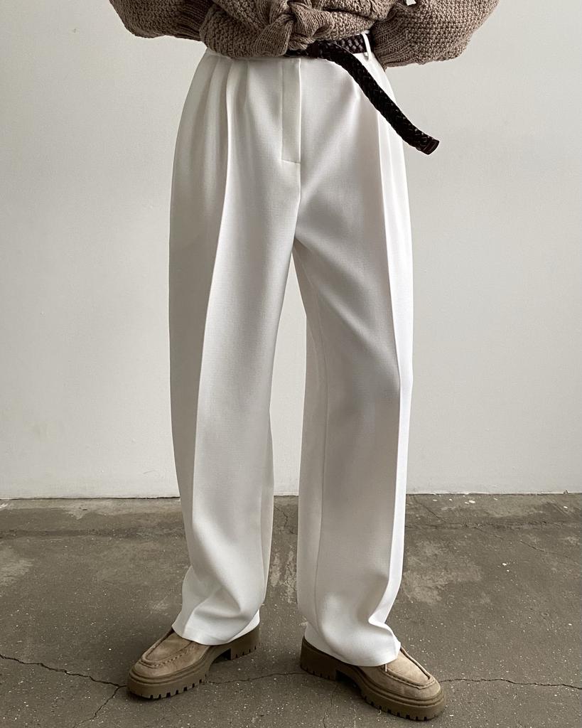 Белые брюки со стрелками