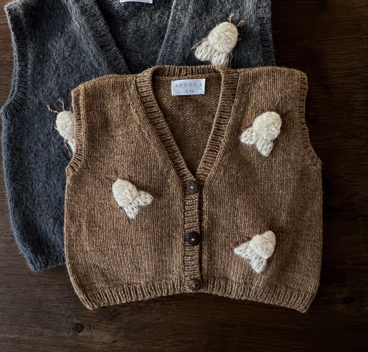 Жилет с мотыльками 2-3г