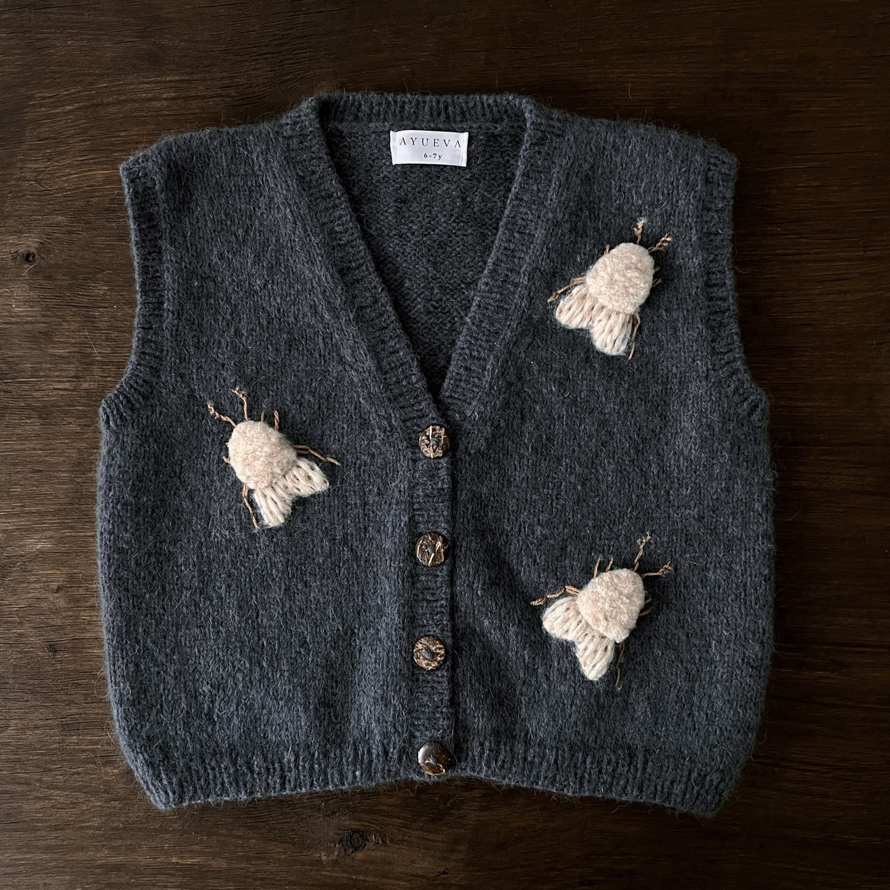 Жилет с мотыльками 6-7л