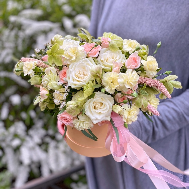 Коробка с цветами  "Лимонный щербет"