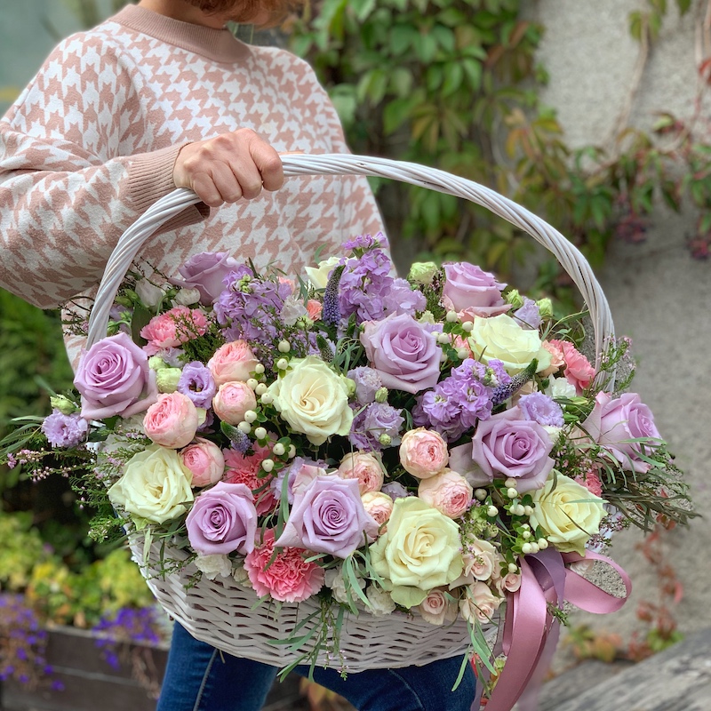 Корзина с цветами "Лавандовая нежность"