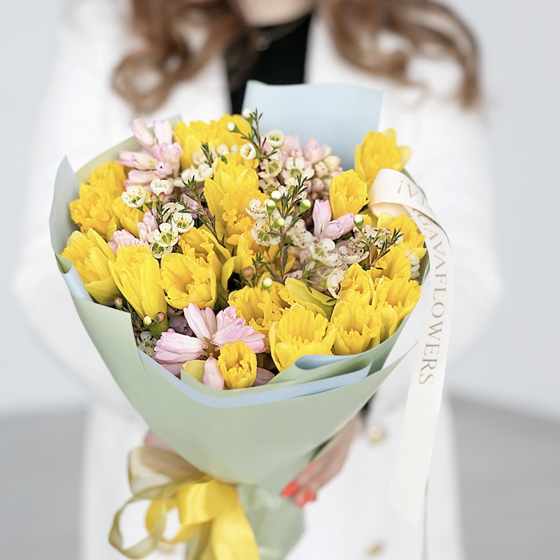 Букет цветов "Нарциссы и гиацинты"