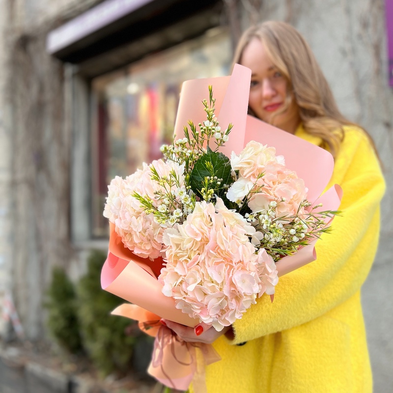 Букет из гортензий "Розовые облака"