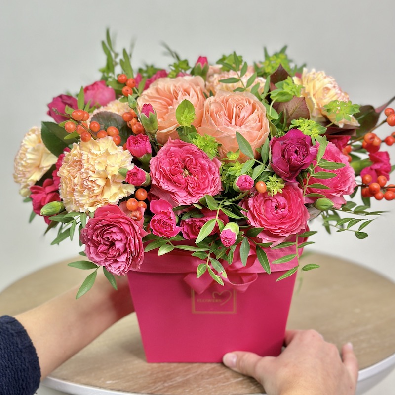 Коробка с цветами  "Ягодный пунш"