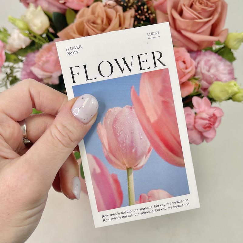 Открытка с тюльпанами