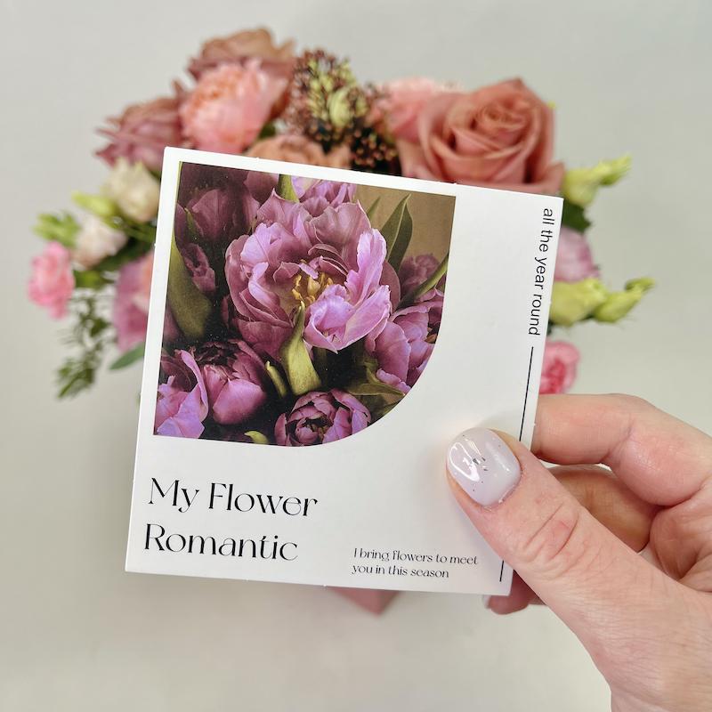 Открытка с фиолетовым тюльпаном