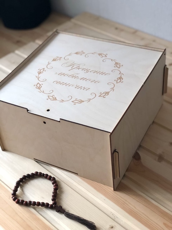 Коробка для хранения крестильного приданого.