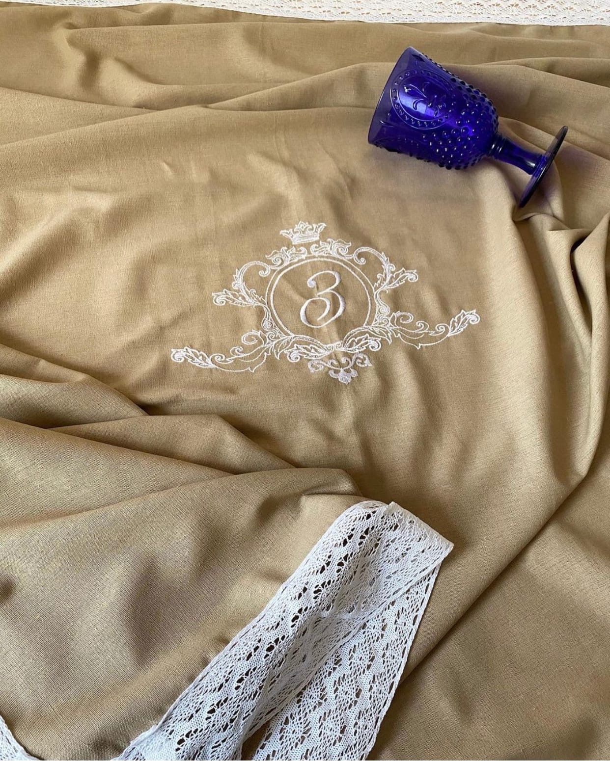 Скатерть с фамильной вышивкой "Русский лён"