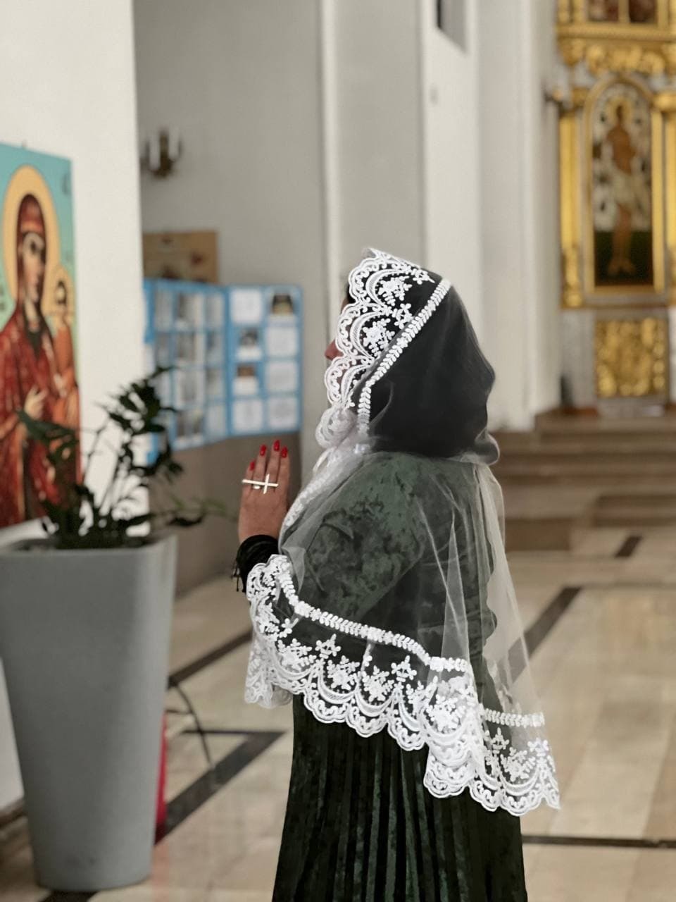Церковный капюшон из фатина
