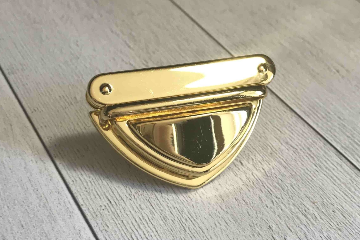 Замок зажимной для вязаной сумки