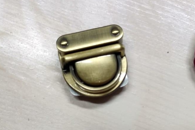 Замок для сумки на винтах