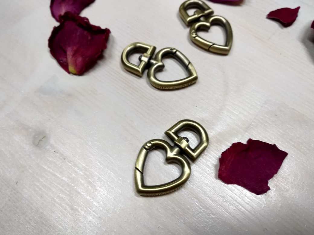 Сердечко-карабин. Бронза