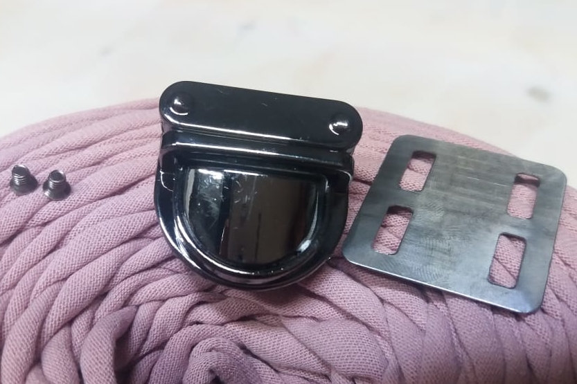 Замок для вязаной сумки