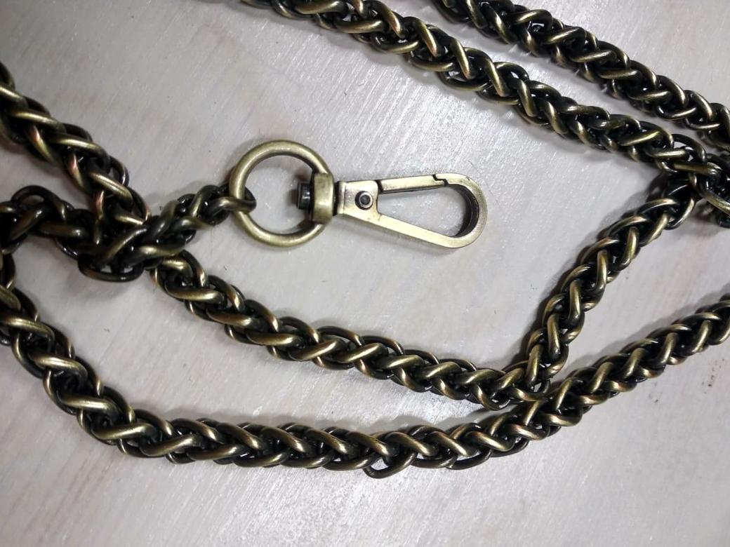 Цепь круглая 8 mm с карабинами, длина 120 см. Бронза