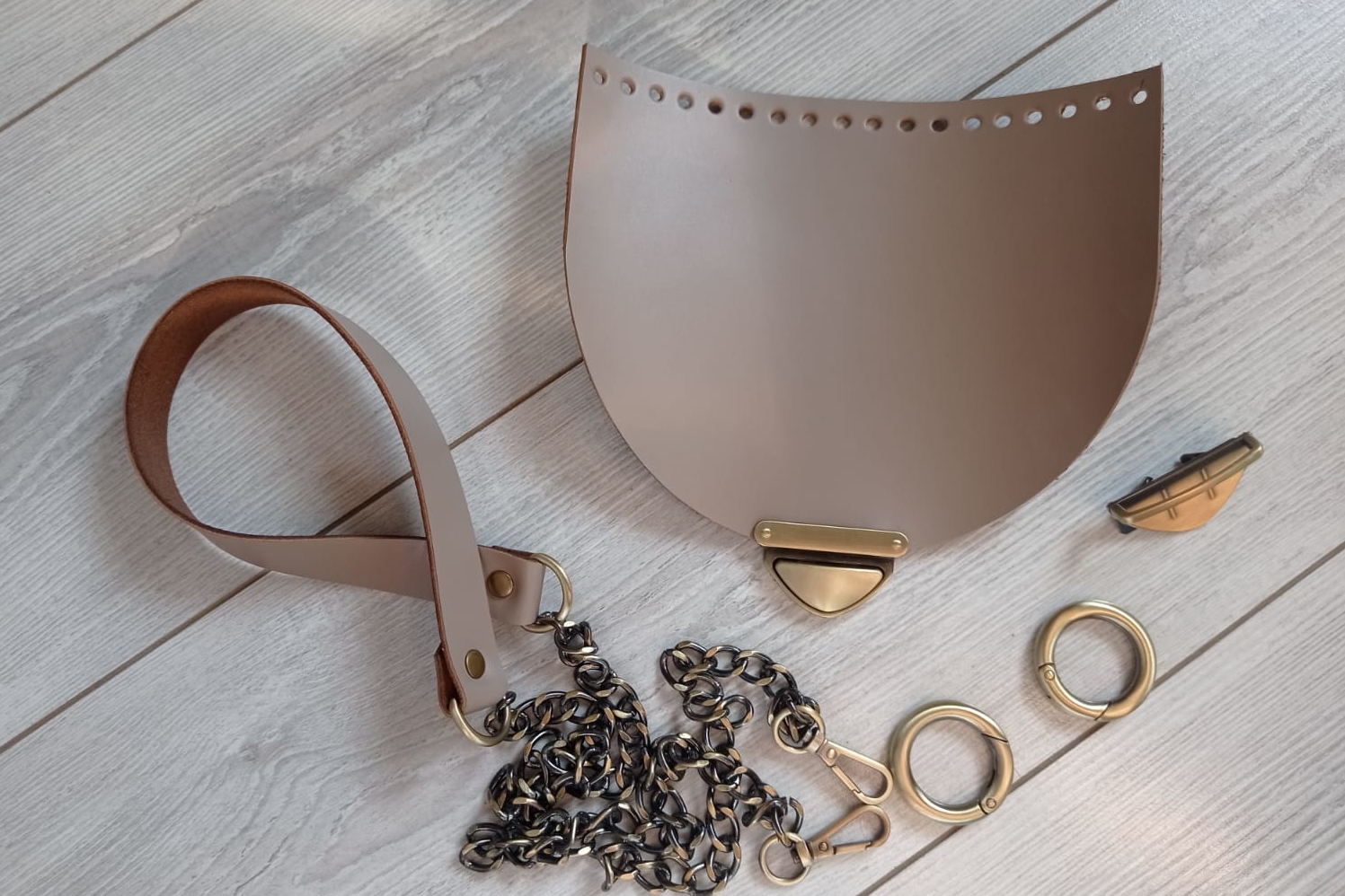 Набор для сумки с круглой крышкой. Цвет кожи и фурнитуры на выбор