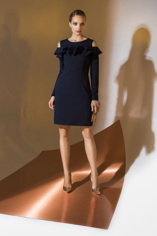 Платье с длинным рукавом