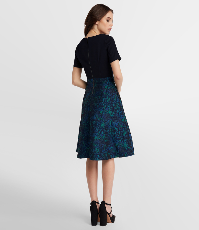 Платье из джерси с рукавами 3/4 и пышной юбкой APART