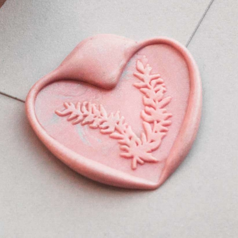 Сургучная печать в виде сердца "Веточки"