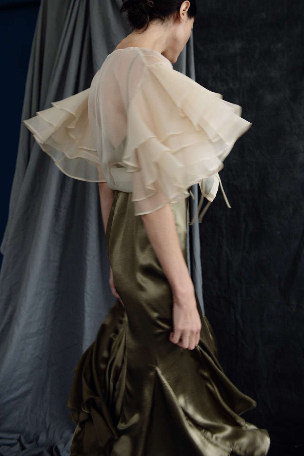 Рубашка с многослойными рукавами