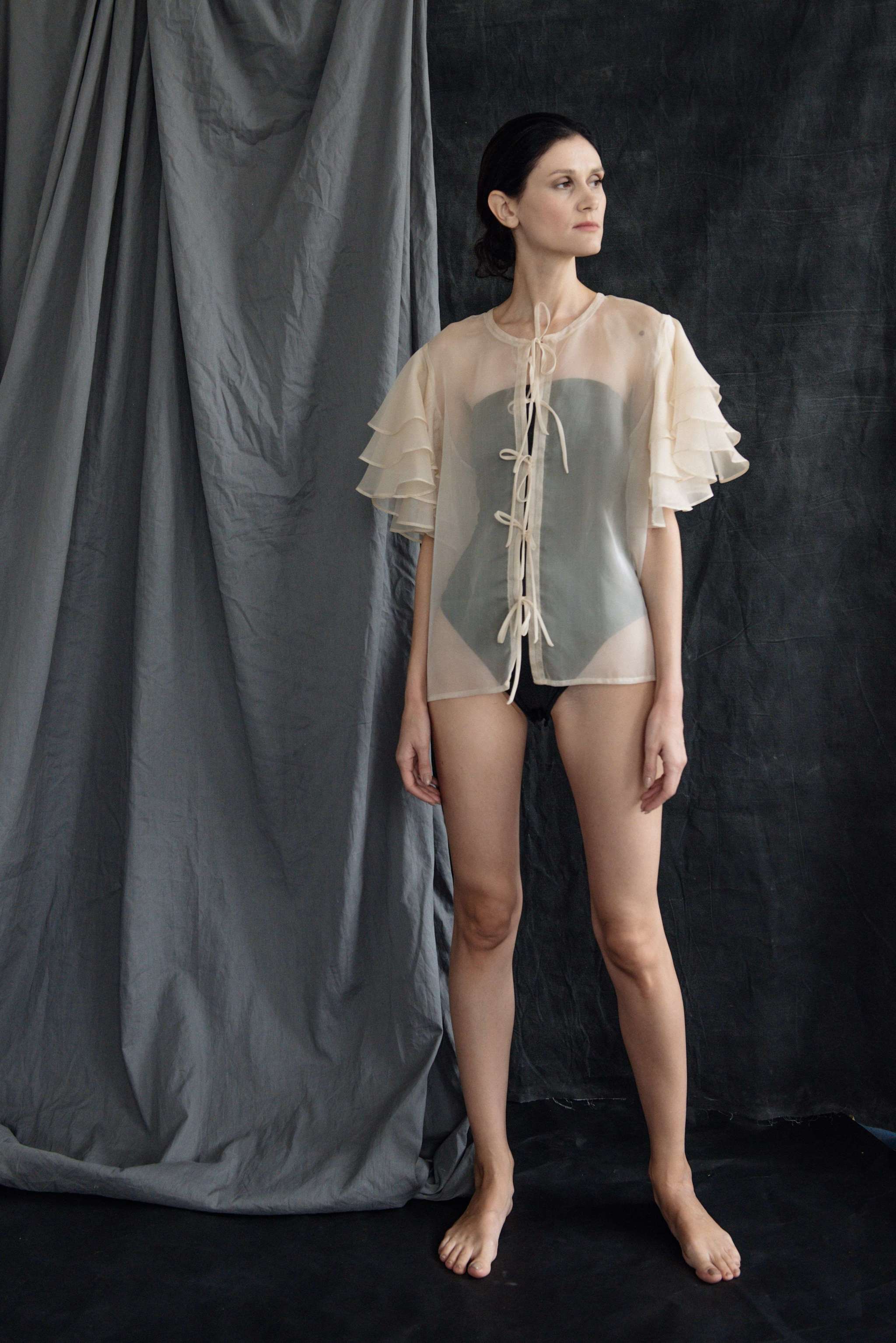 Рубашка с многослойными рукавами