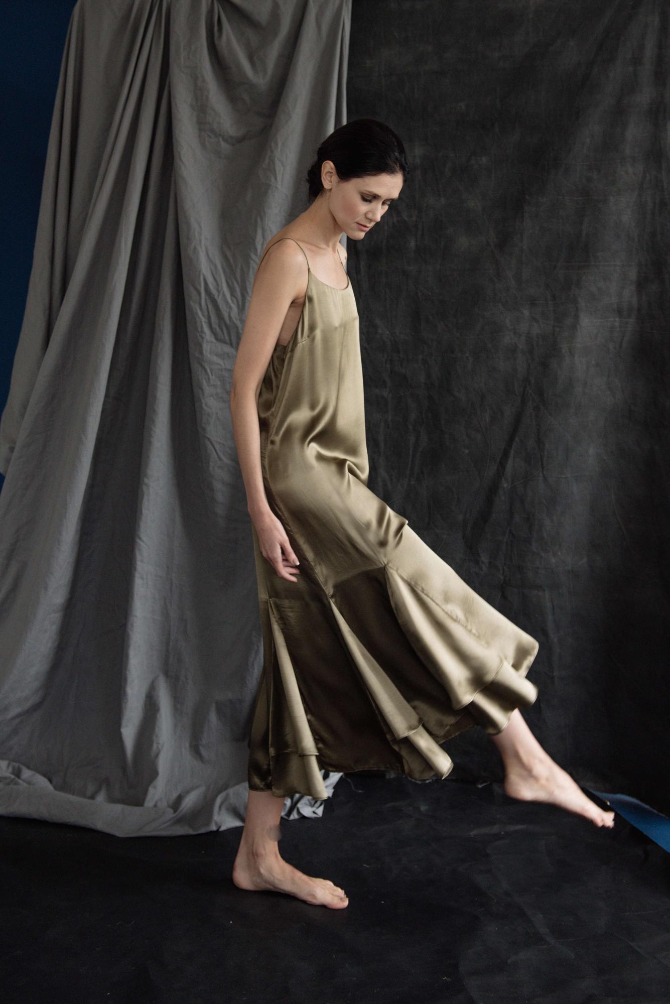 Платье с воланами