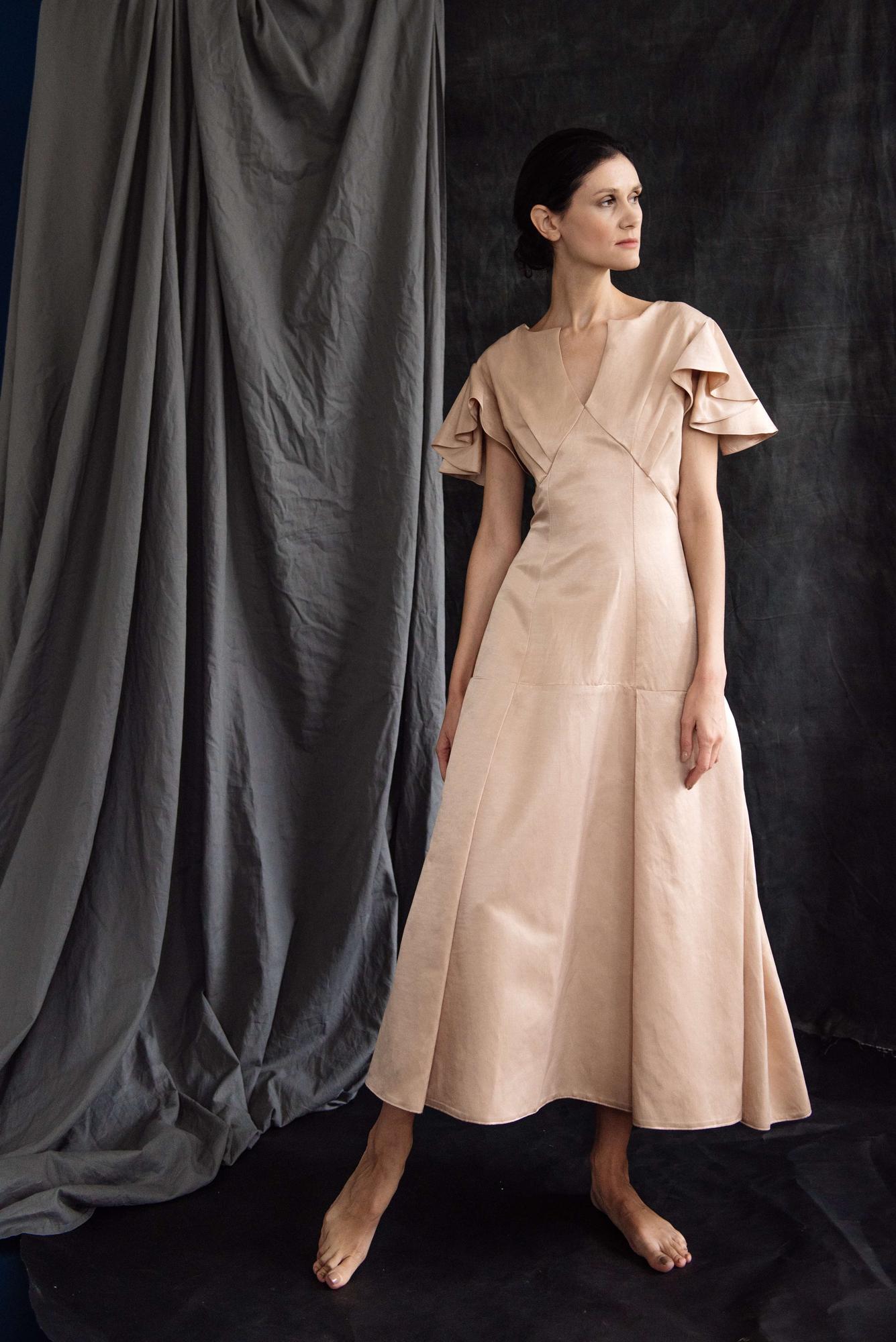 Платье с пышными рукавами