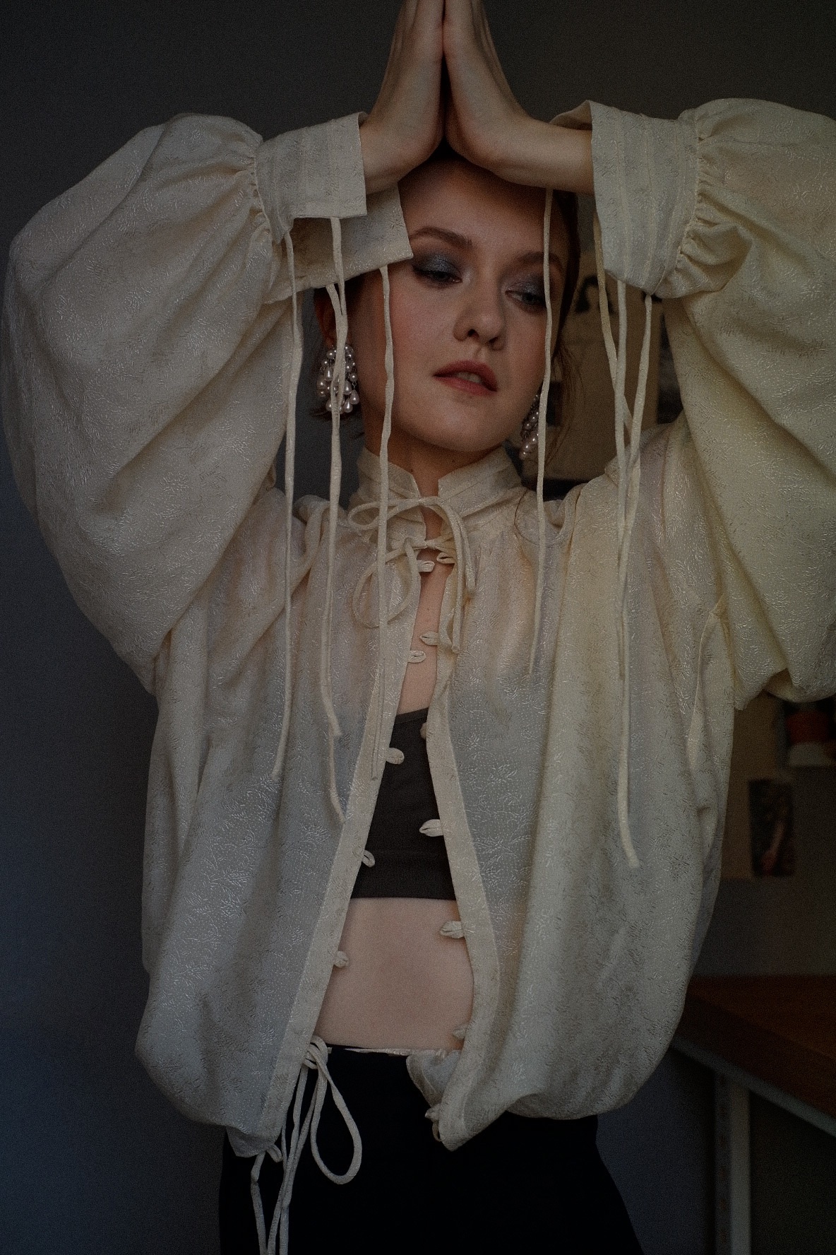 Рубашка с завязками