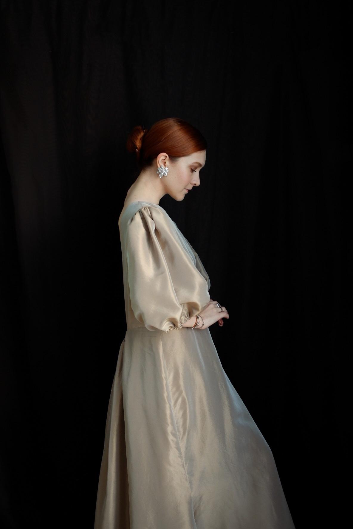 Платье с открытой спинкой