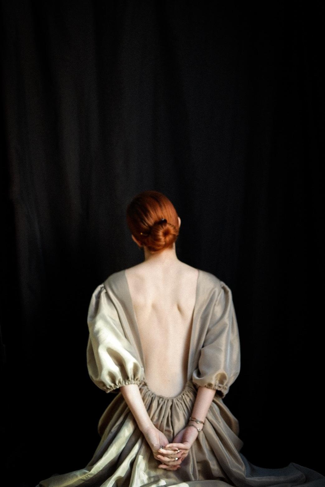 Платье с открытой спинкой