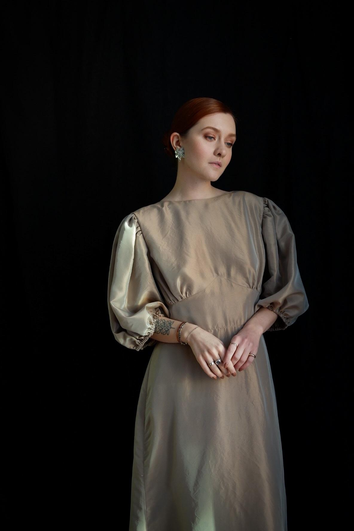 Платье с открытой спинкой