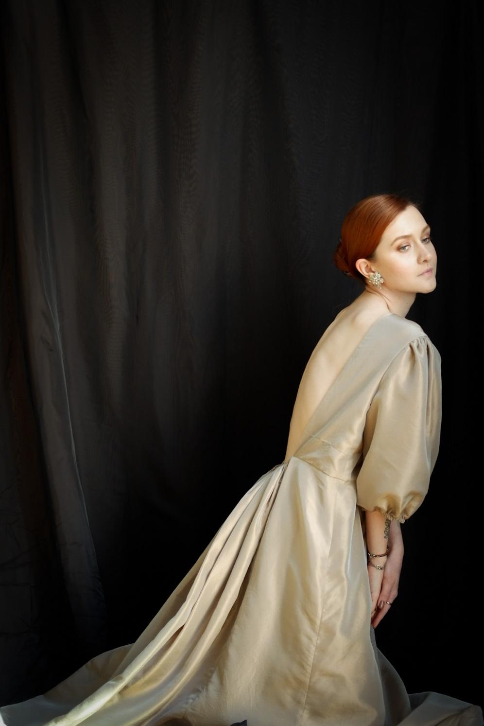 Платье с открытой спинкой