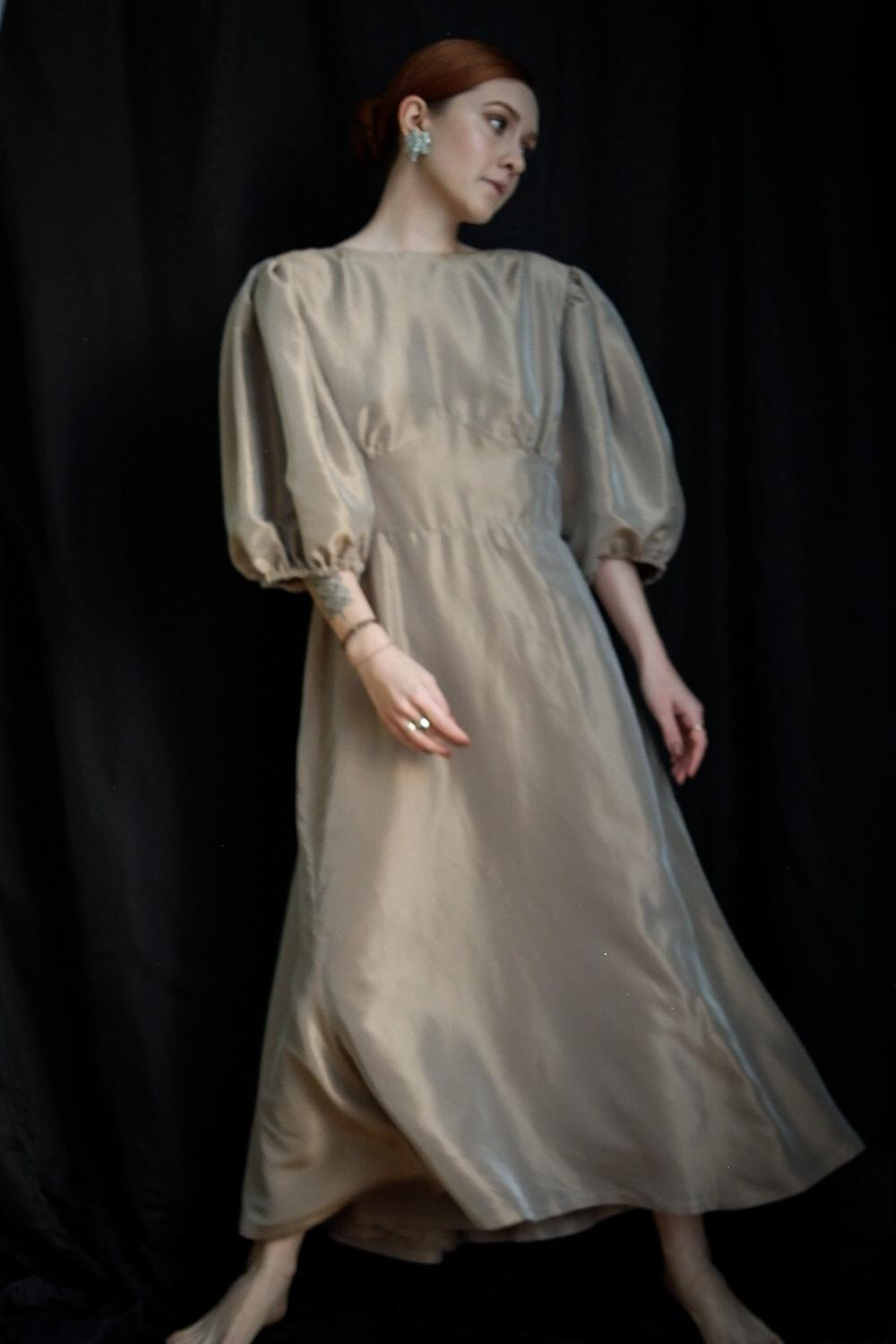 Платье с открытой спинкой