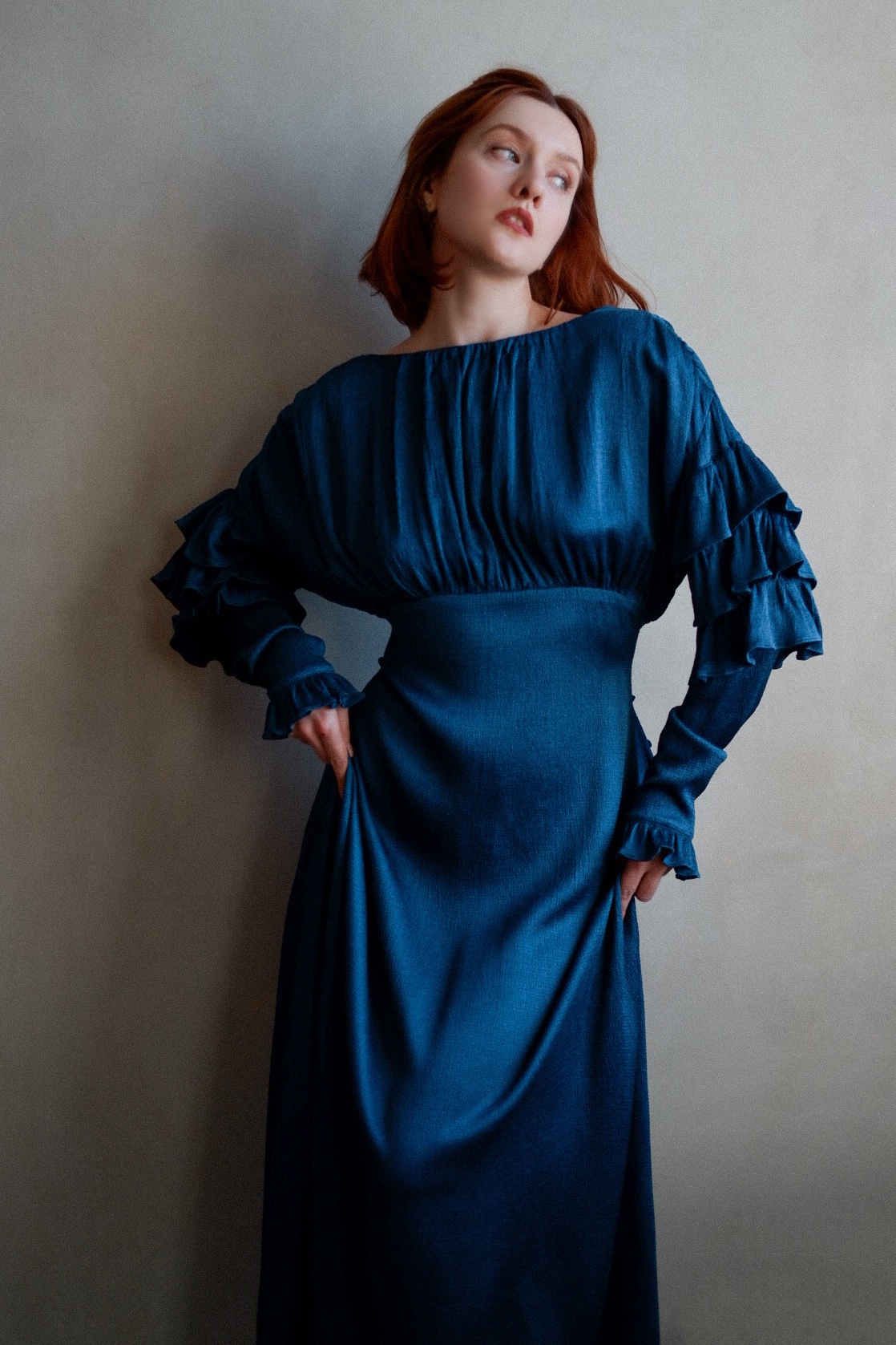 Платье с шнуровкой на талии