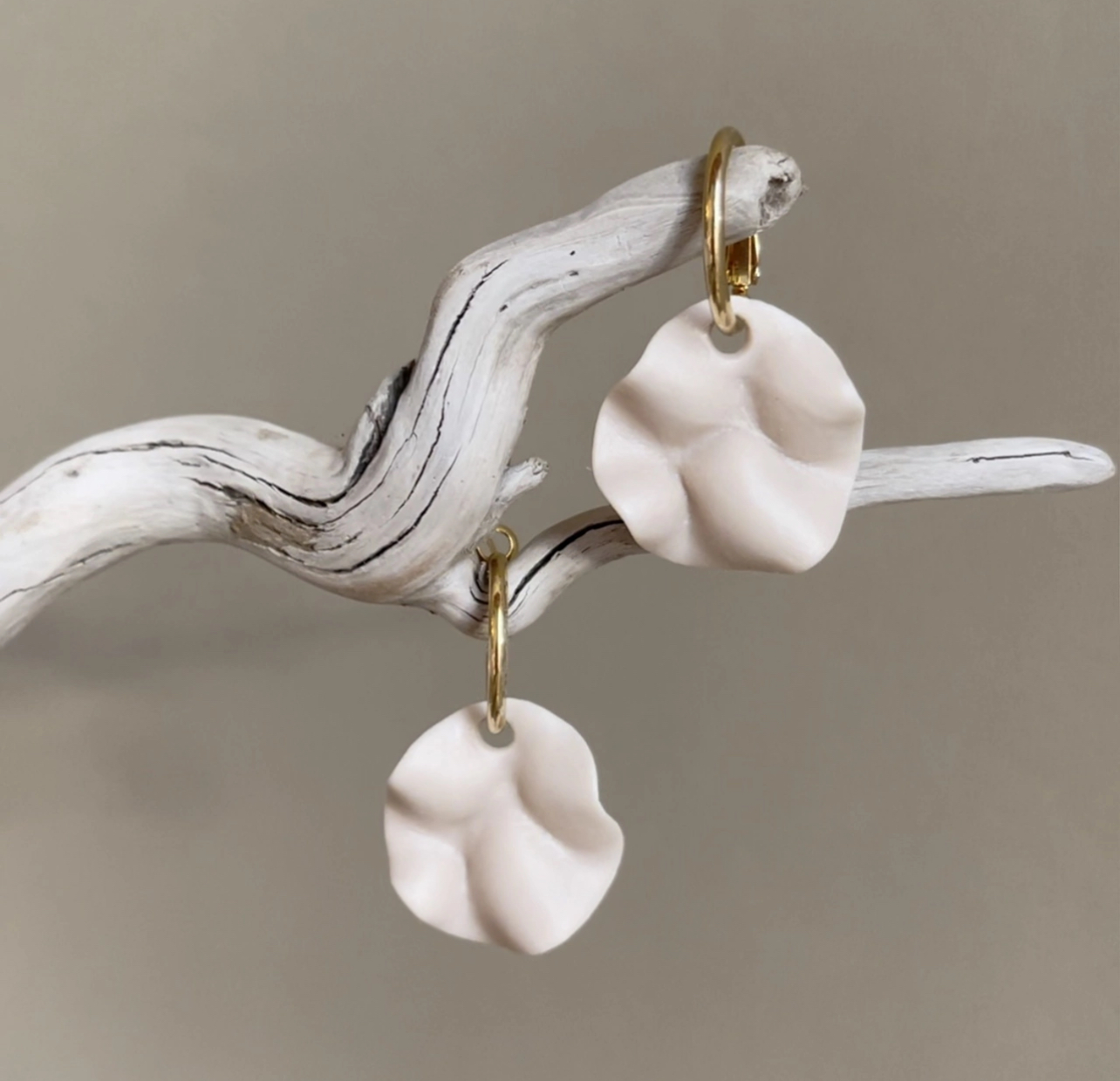 Серьги "Баланс" латте