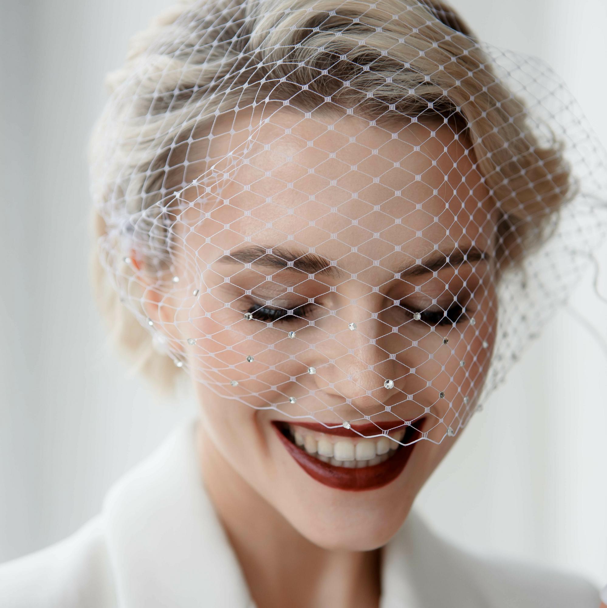 вуаль невесты, вуаль на свадьбу, вуалетка свадебная, свадебная вуаль купить, вуалетка со стразами, вуалетка с перьями купить, свадебные аксессуары для невесты