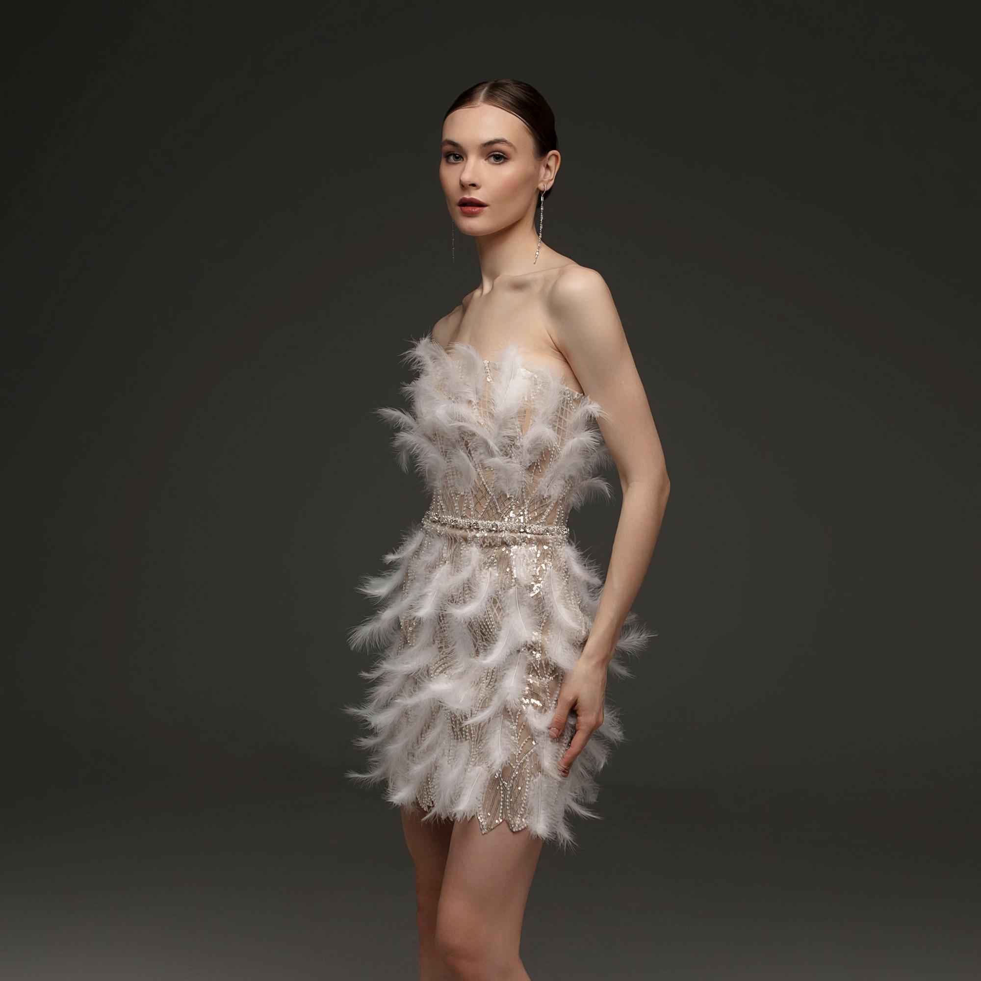 свадебное платье купить, свадебное платье мини, свадебное платье с перьями, свадебное платье спб, белое свадебное платье, свадебное платье со шлейфом, корсетное свадебное платье купить,  дизайнерские свадебные платья