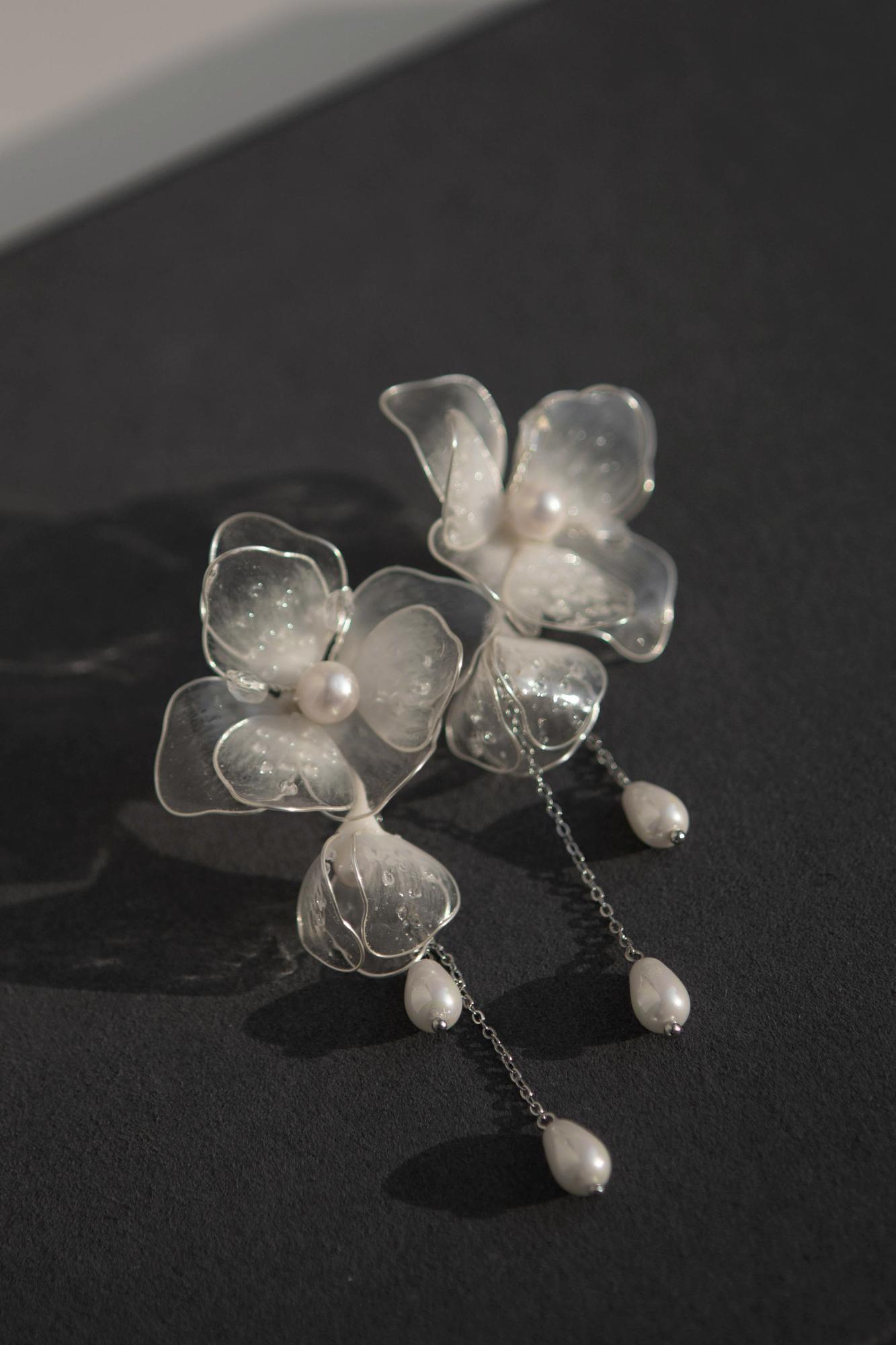 серьги цветы длинные, серьги цветы купить, свадебные серьги цветы купить, свадебная бижутерия, серьги для невесты, серьги на свадьбу, вечерние серьги, свадебные серьги, серьги с фианитами, серьги лепестки, серьги с лепестками купить