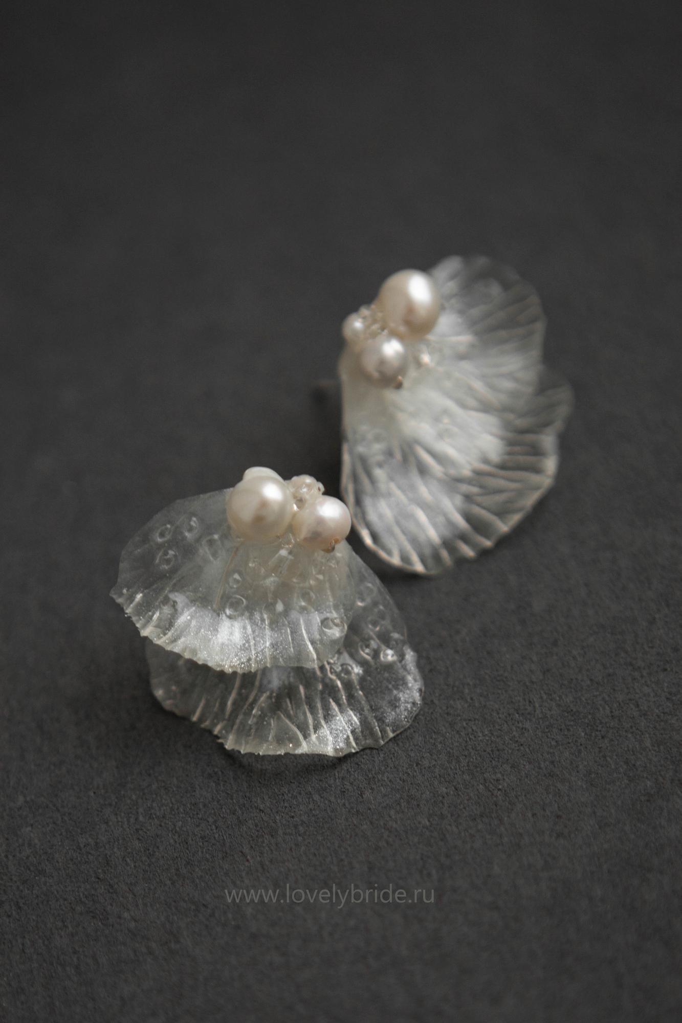 серьги с лепестками, серьги лепестки, свадебные серьги купить, серьги для невесты купить, модные серьги для невест 2025, стильные свадебные серьги купить, свадебная бижутерия