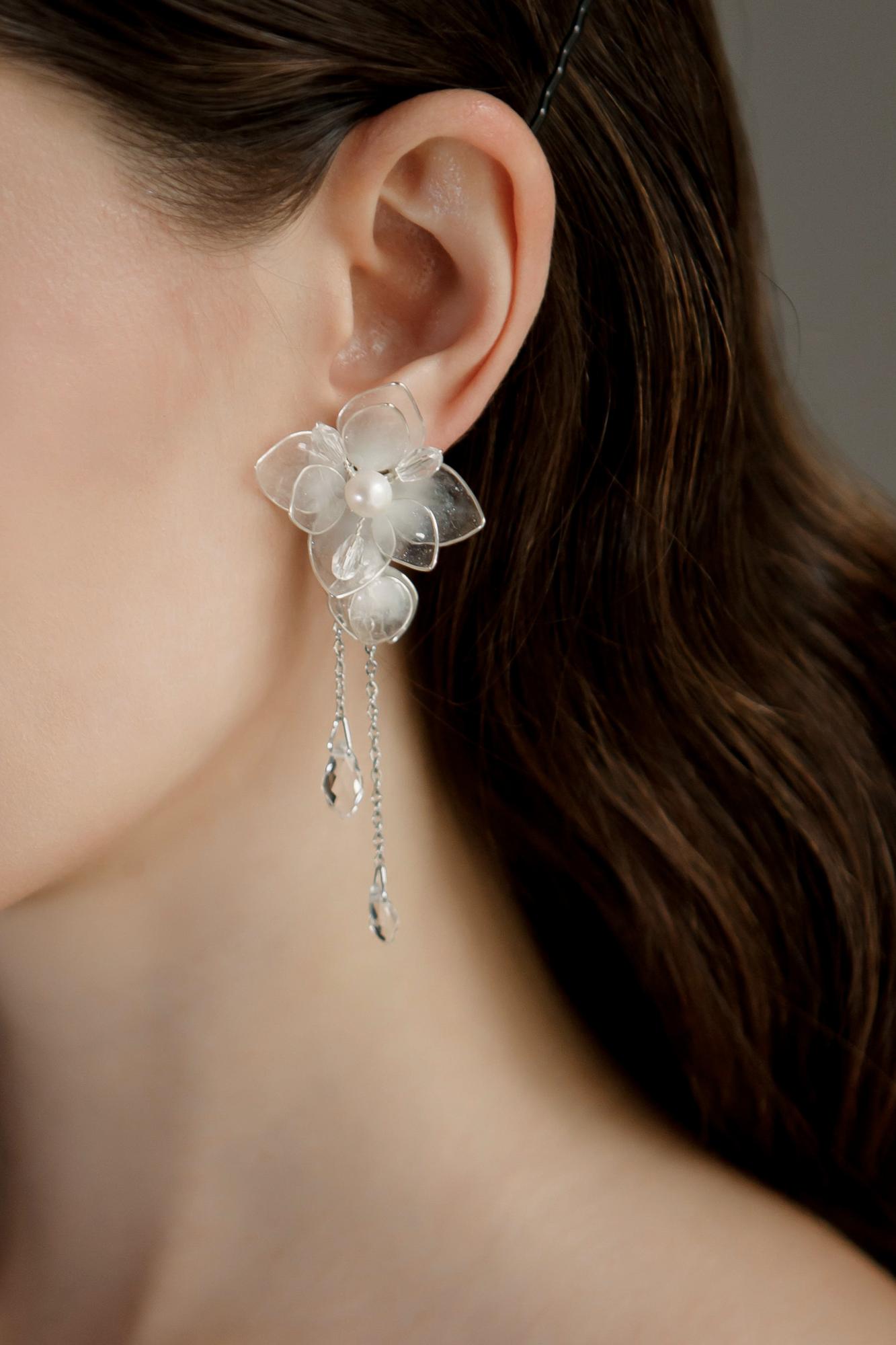 серьги цветы длинные, серьги цветы купить, свадебные серьги цветы купить, свадебная бижутерия, серьги для невесты, серьги на свадьбу, вечерние серьги, свадебные серьги, серьги с фианитами, серьги лепестки, серьги с лепестками купить